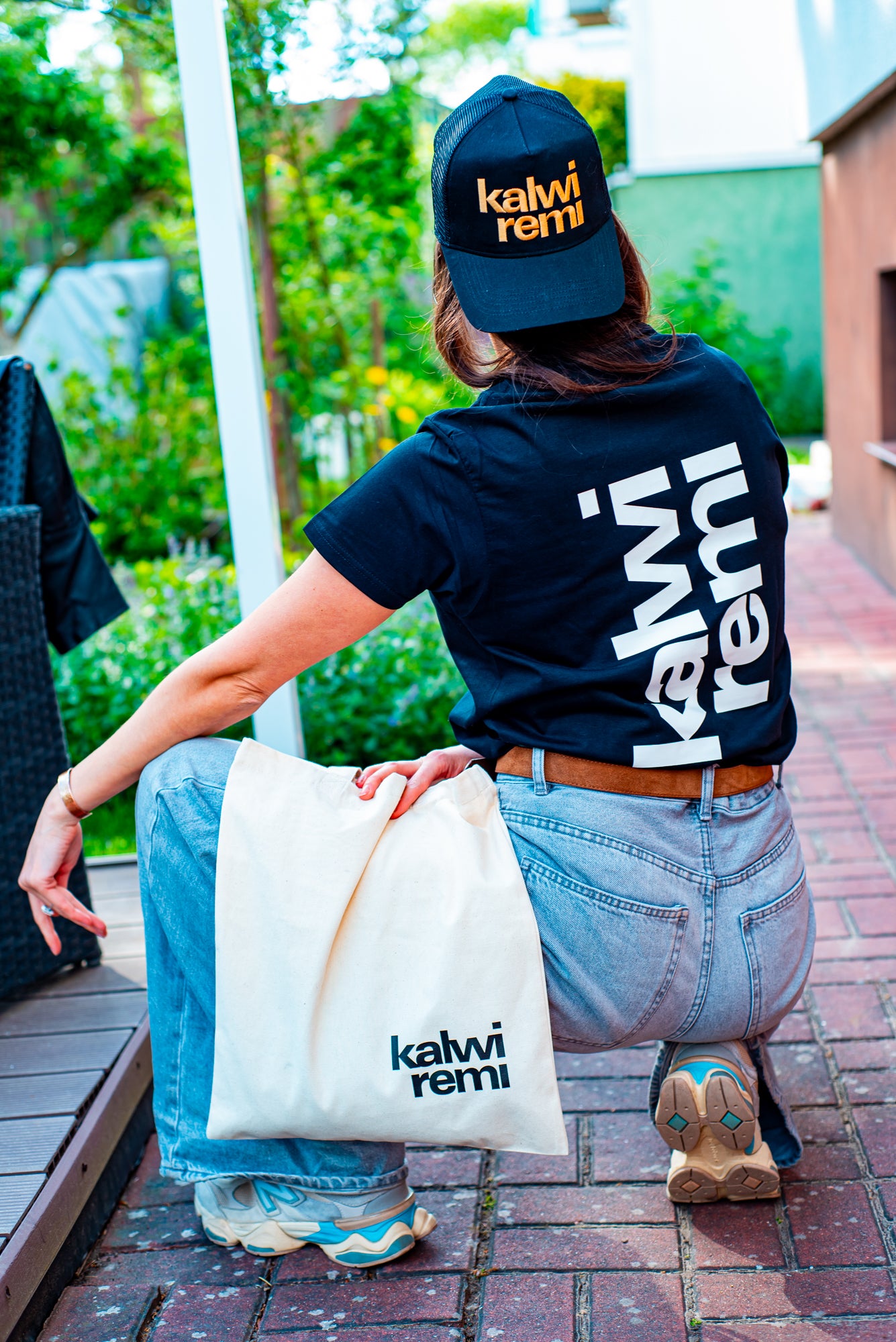 Kalwi & Remi Black Back Logo