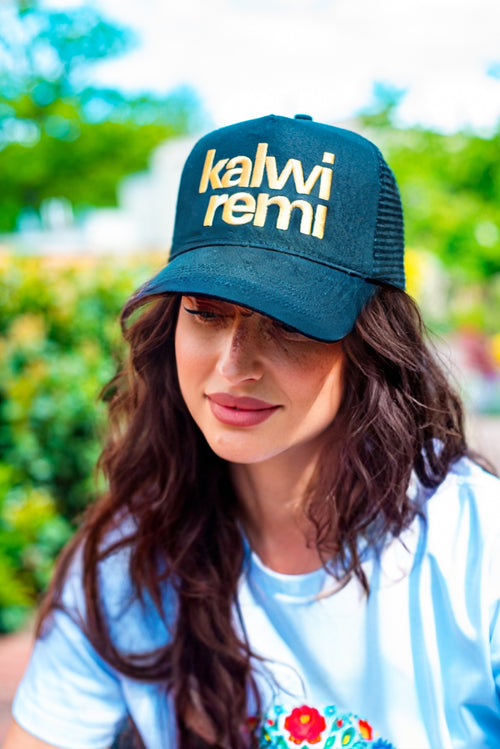 Czapka z haftowanym logo Kalwi & Remi