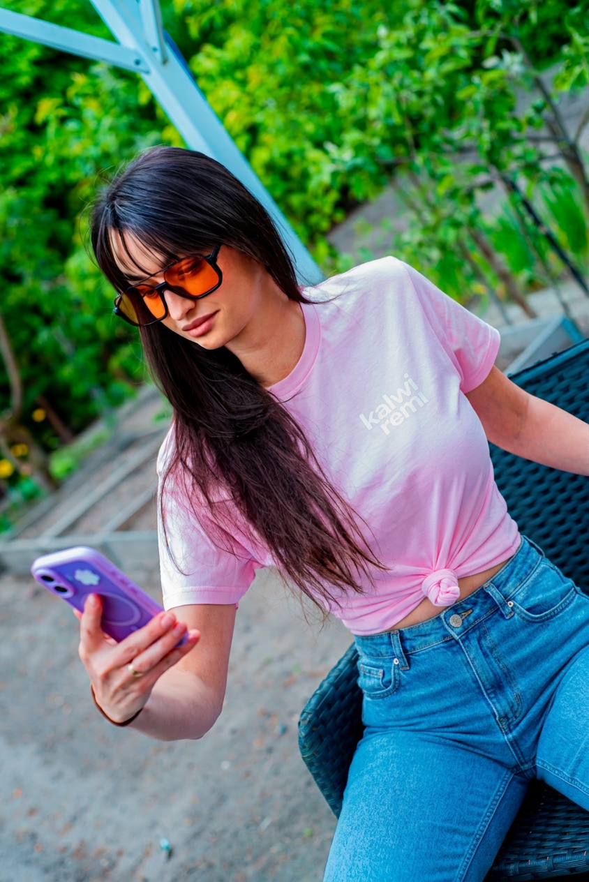 Kalwi & Remi Pink Minimal